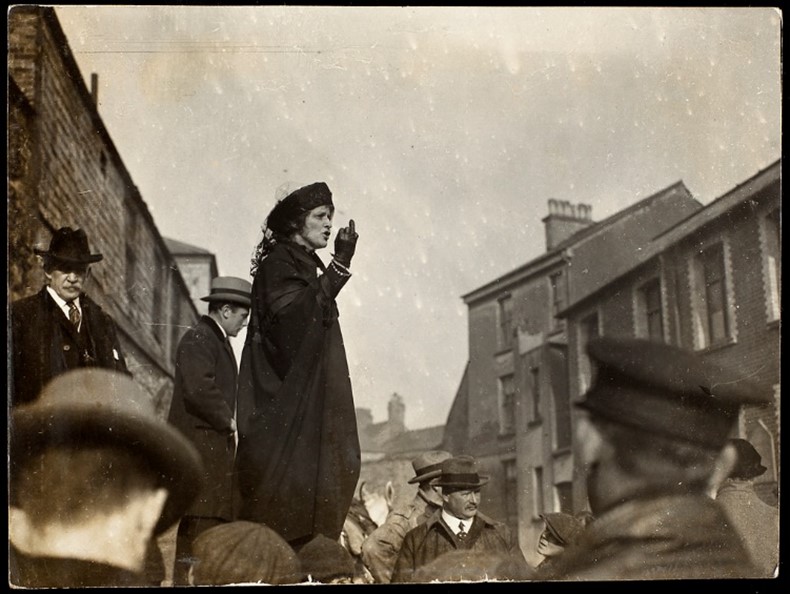Nancy Astor speaking to a crowd of men