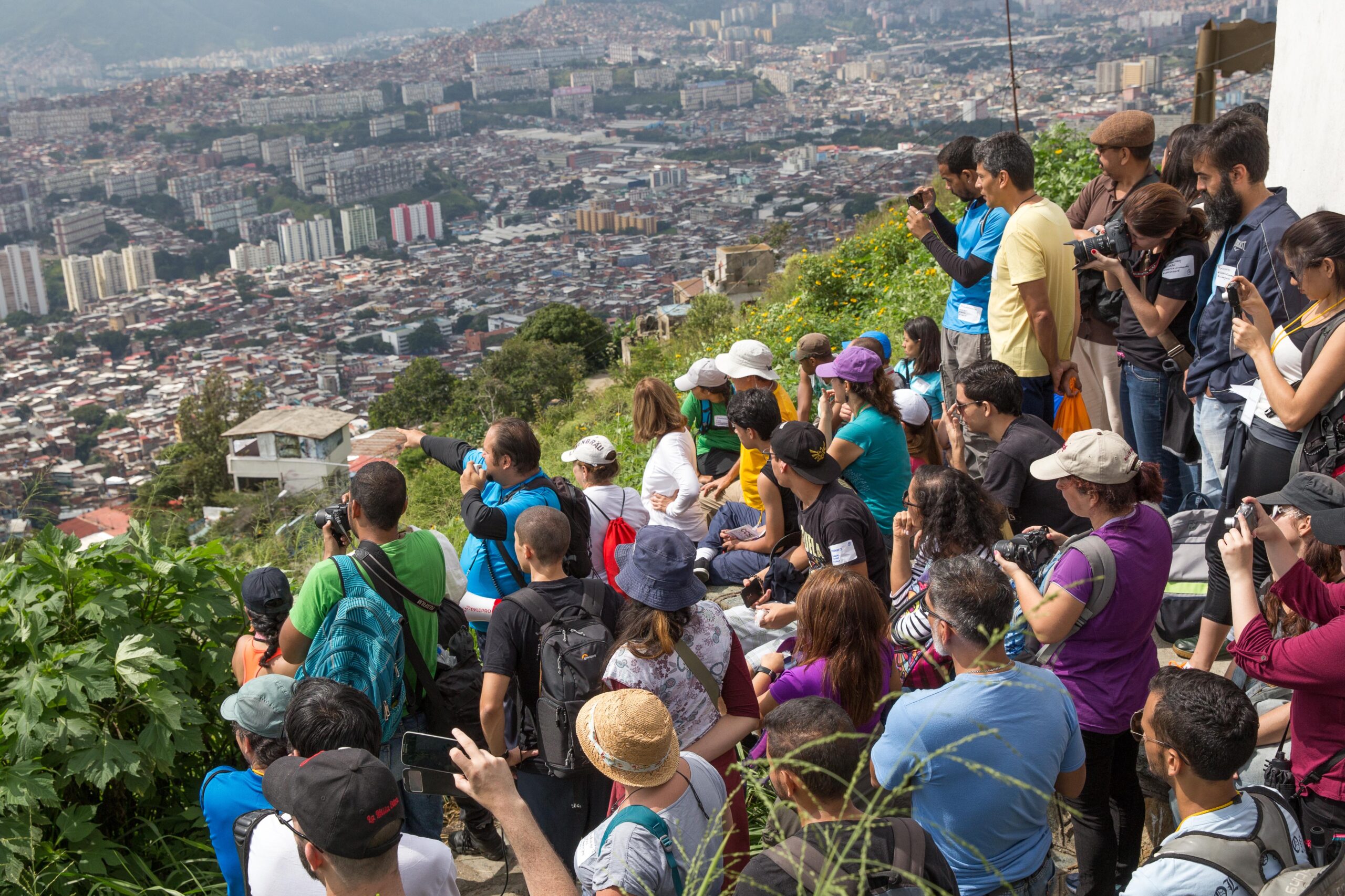 Creating a Digital [CCSen365]: a collaboration between CollectiVox and University of Reading to create a universally accessible and low-cost digital experience of architectural and cultural heritage in Caracas, Venezuela.