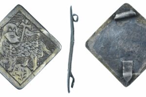 Silver reliquary pendant, dating to the later medieval period (c.AD1300-1500), later converted for use as a badge. Full description at https://finds.org.uk/database/artefacts/record/id/992821
